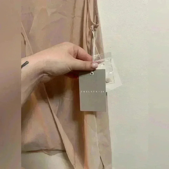 NWT - Chelsea28 - Women’s Loose Fitting Cream Tank Top Blouse - Size M - Picture 4 of 9